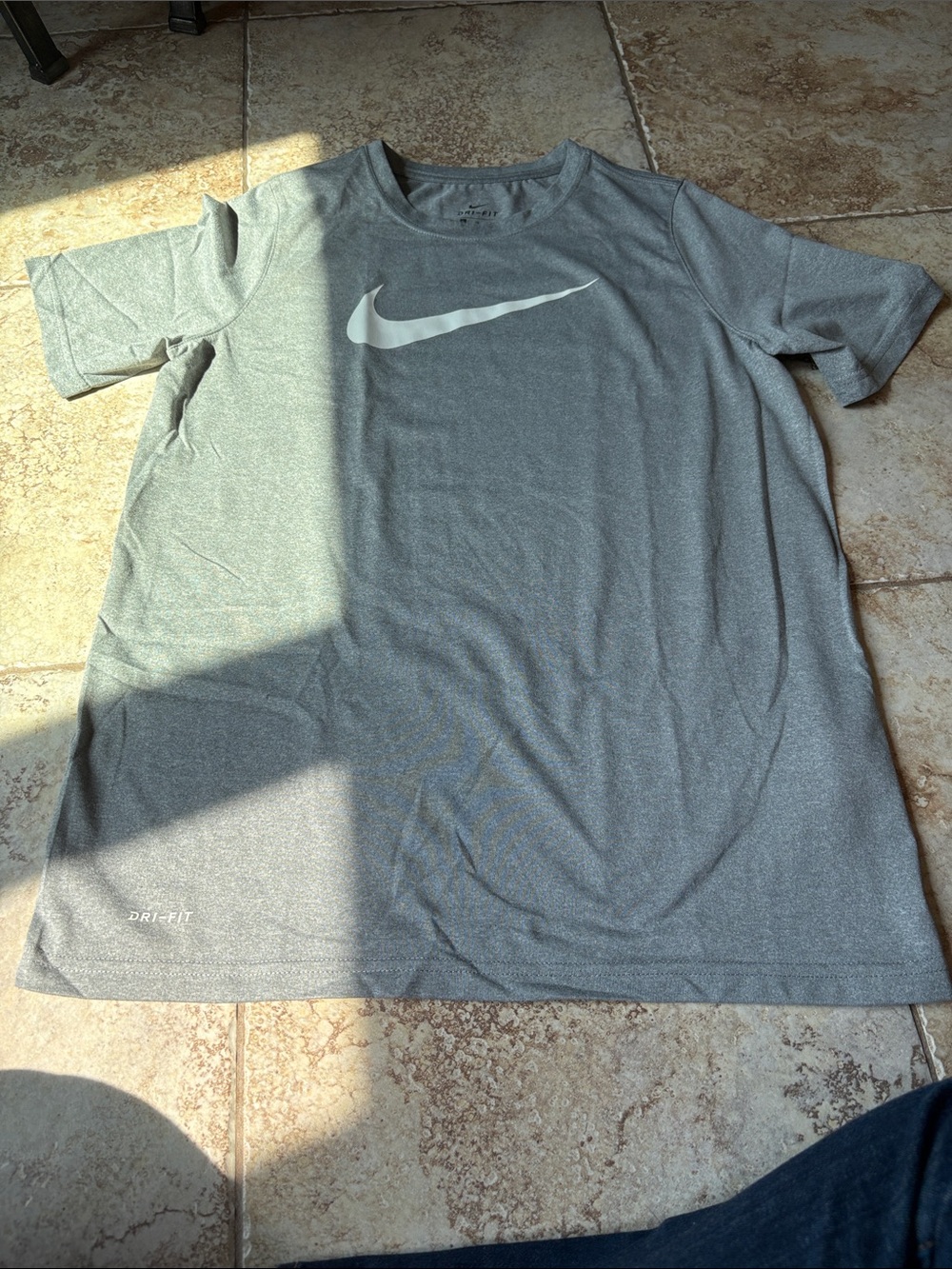 Boys XL Nike Gray Short Sleeve Dri-FIT Performance Tee with White Swoosh
